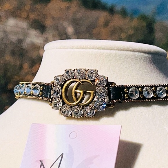 Gucci: Crystals Embellished Double GG Antique Calfskin Choker Necklace - Picture 12 of 15